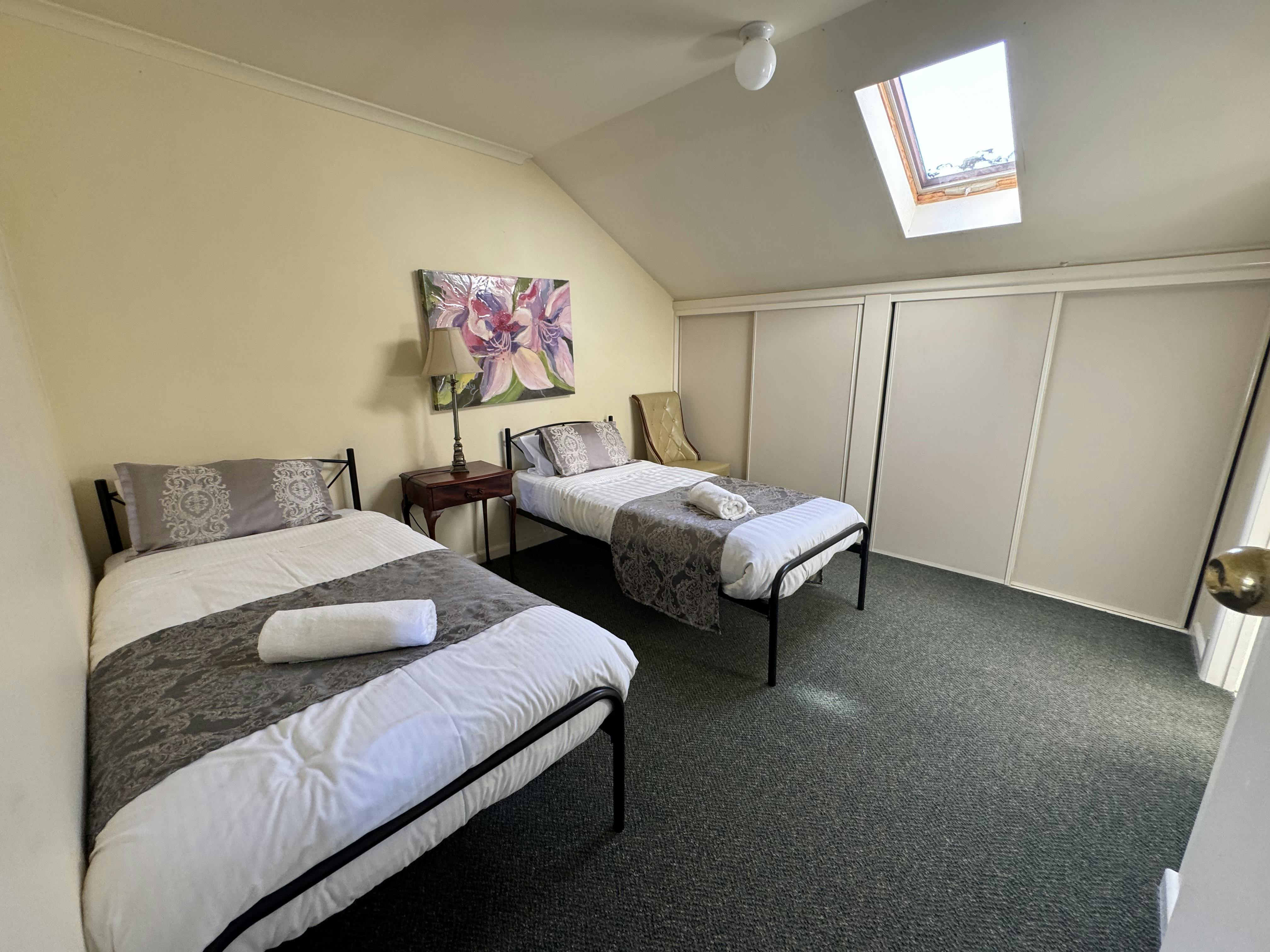 Family apartment( 1queen+2 single)