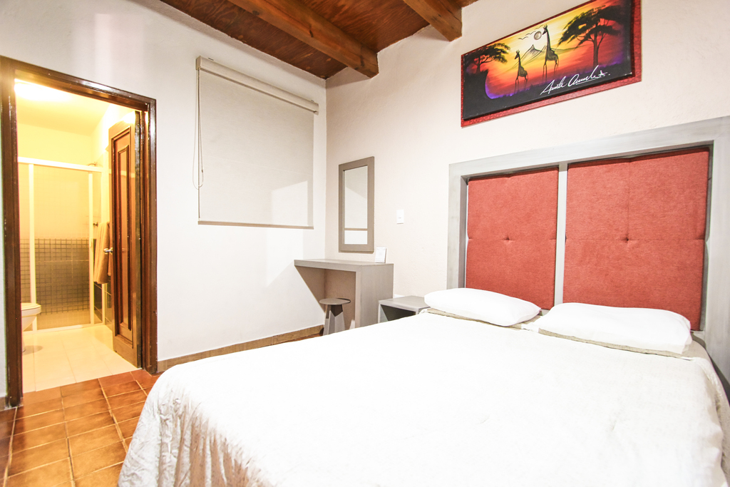 Habitación 23 - 2 camas dobles y 2 literas individuales