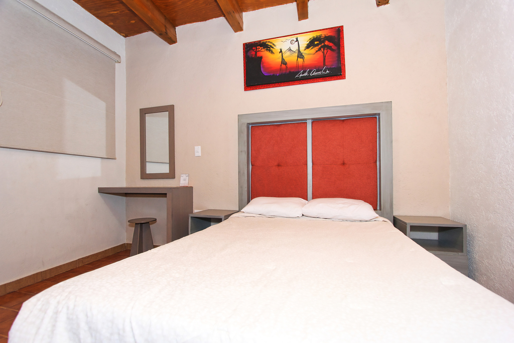 Habitación 23 - 2 camas dobles y 2 literas individuales