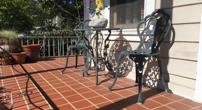 Front porch table and chairs