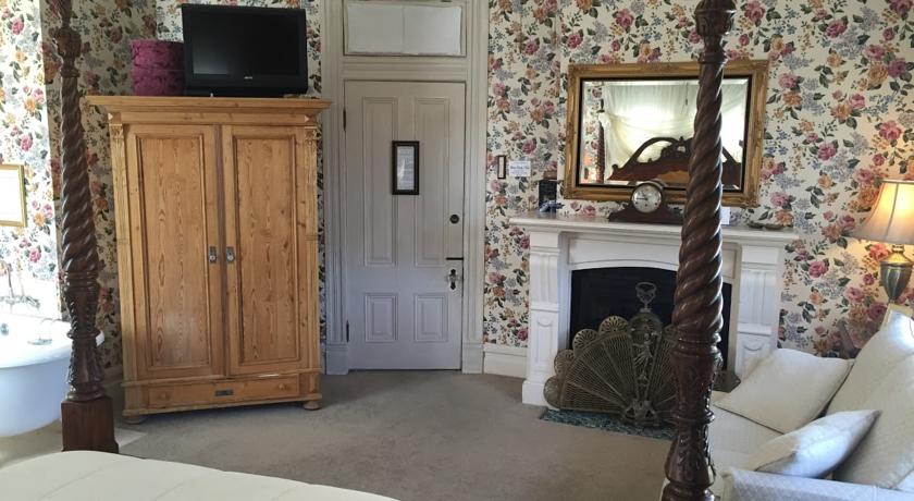 Fireplace and Armour inside the Bradford Suite