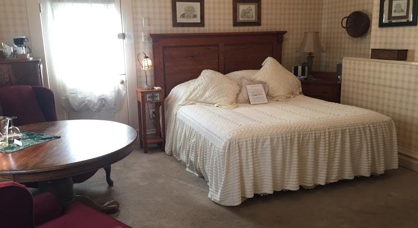 Private entrance and king bed in Yosemite Suite