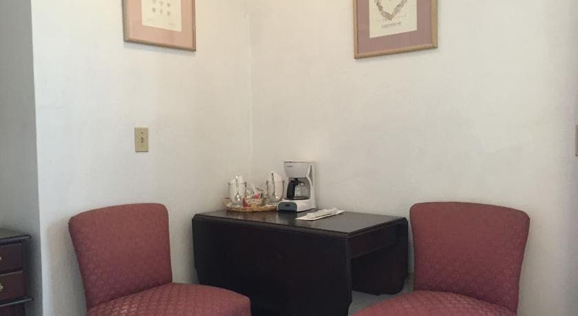 Table, chairs and coffee maker in Prospector Room