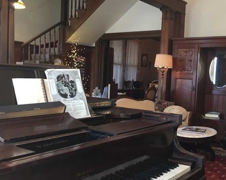 Working player piano in parlor