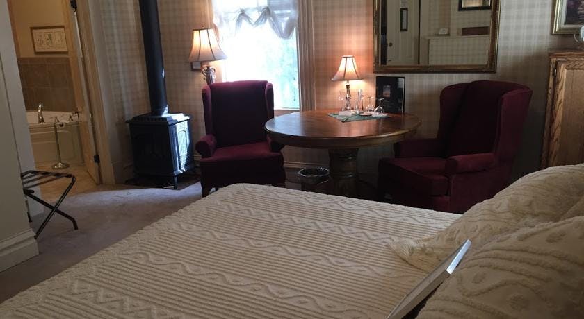 Bed and table in Yosemite Suite