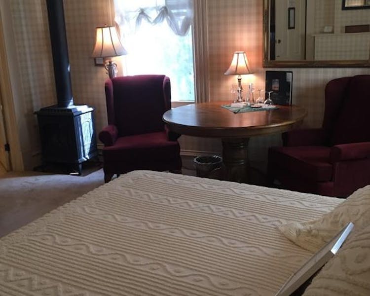 Bed and table in Yosemite Suite