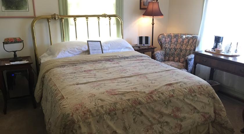 Comfy queen bed in Tioga Room