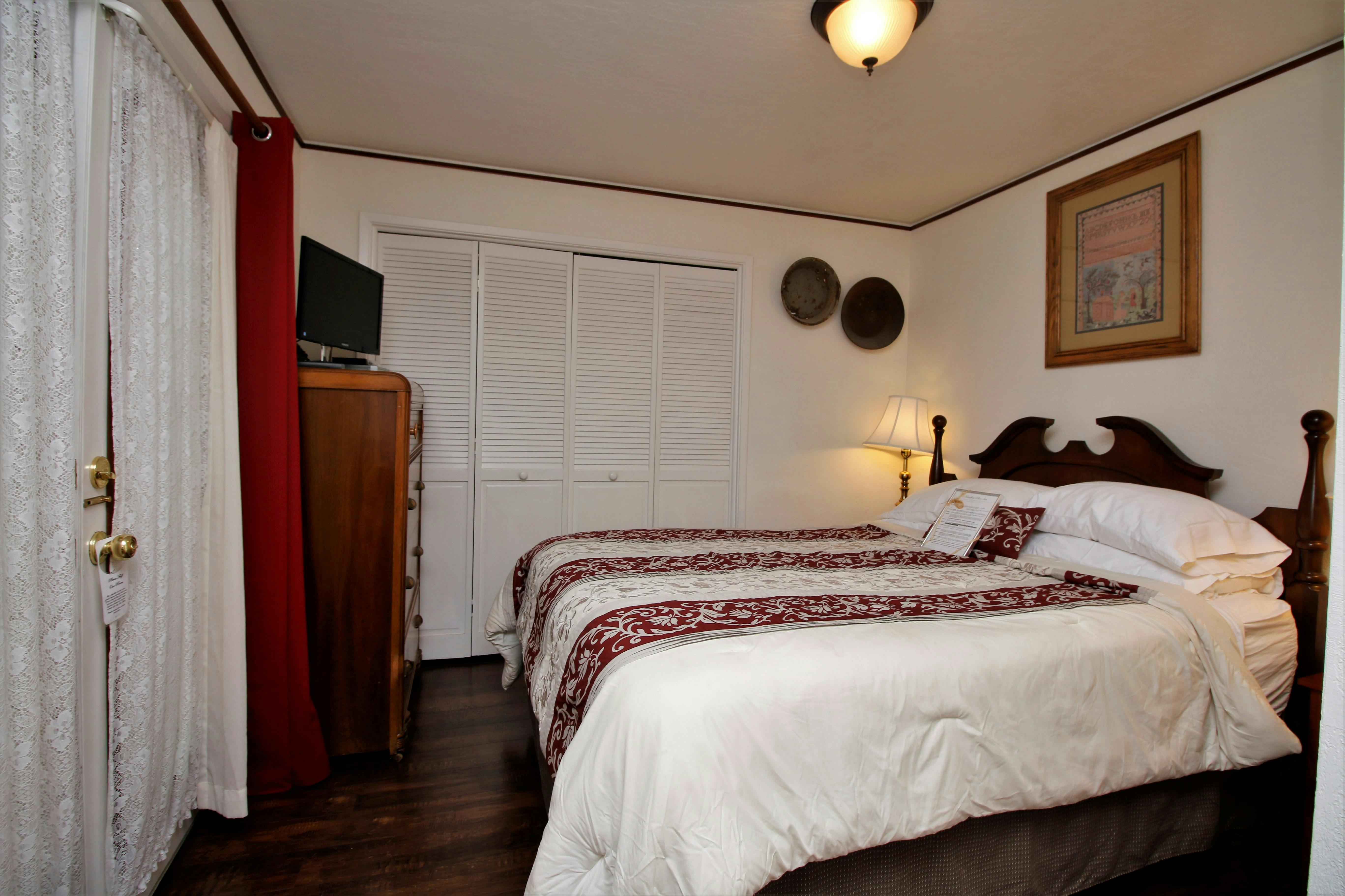 Prospector Room queen bed, closet, and tv