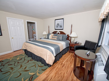 hotels in seekonk ma with indoor pool