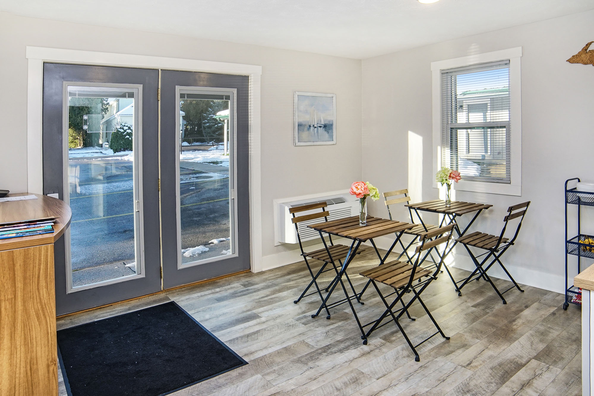 Cafe style seating at Coastal Suites Resort