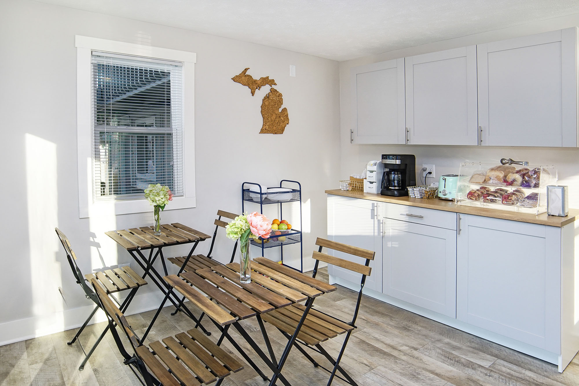 Cafe style seating at Coastal Suites Resort