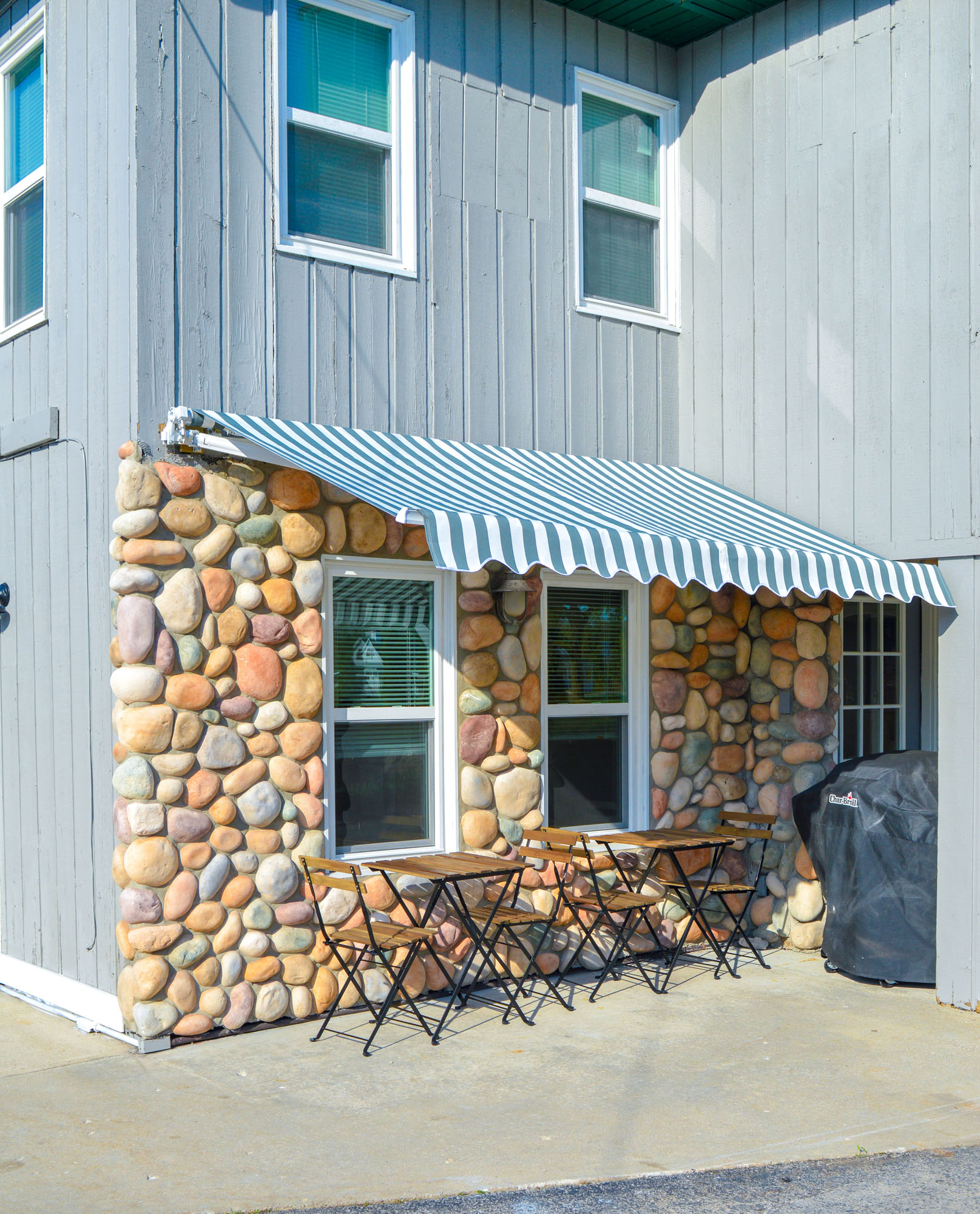 Outdoor sitting area Coastal Suites Resort Michigan