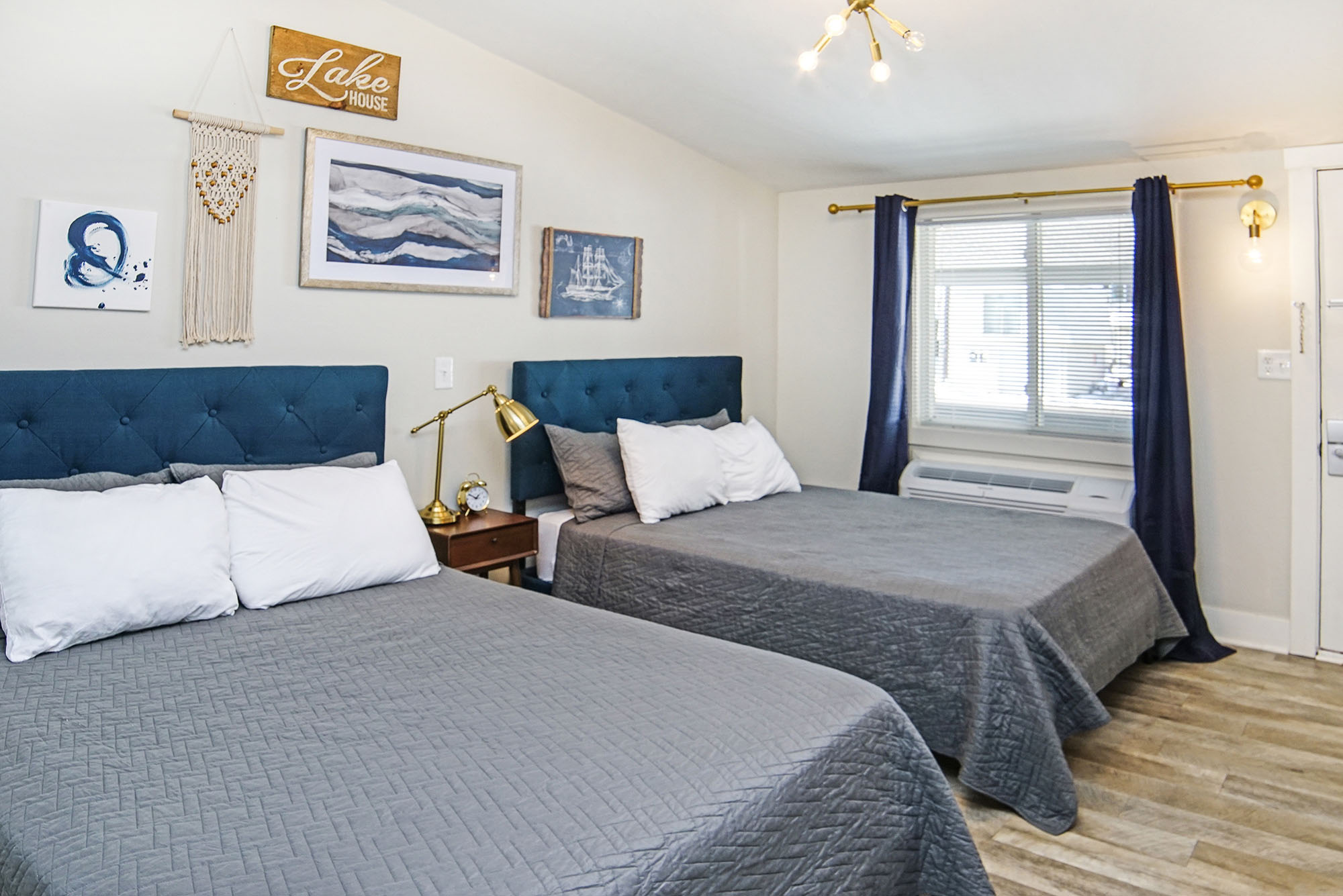 Double 2 bed luxury hotel room Beulah Michigan