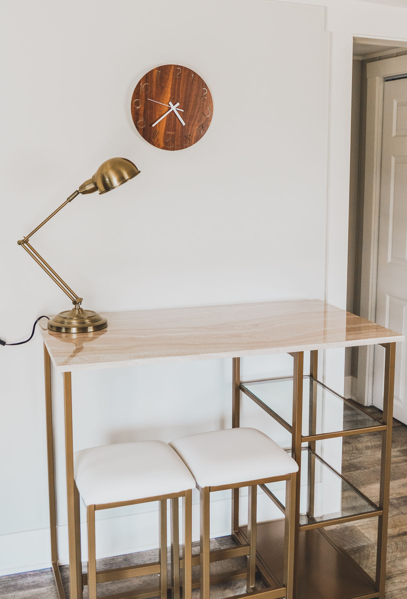Dining area in affordable luxury hotel suite MI