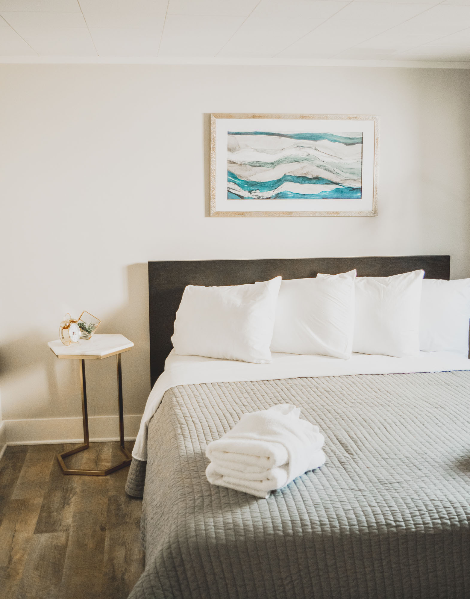 Luxury mid-century modern hotel room MI