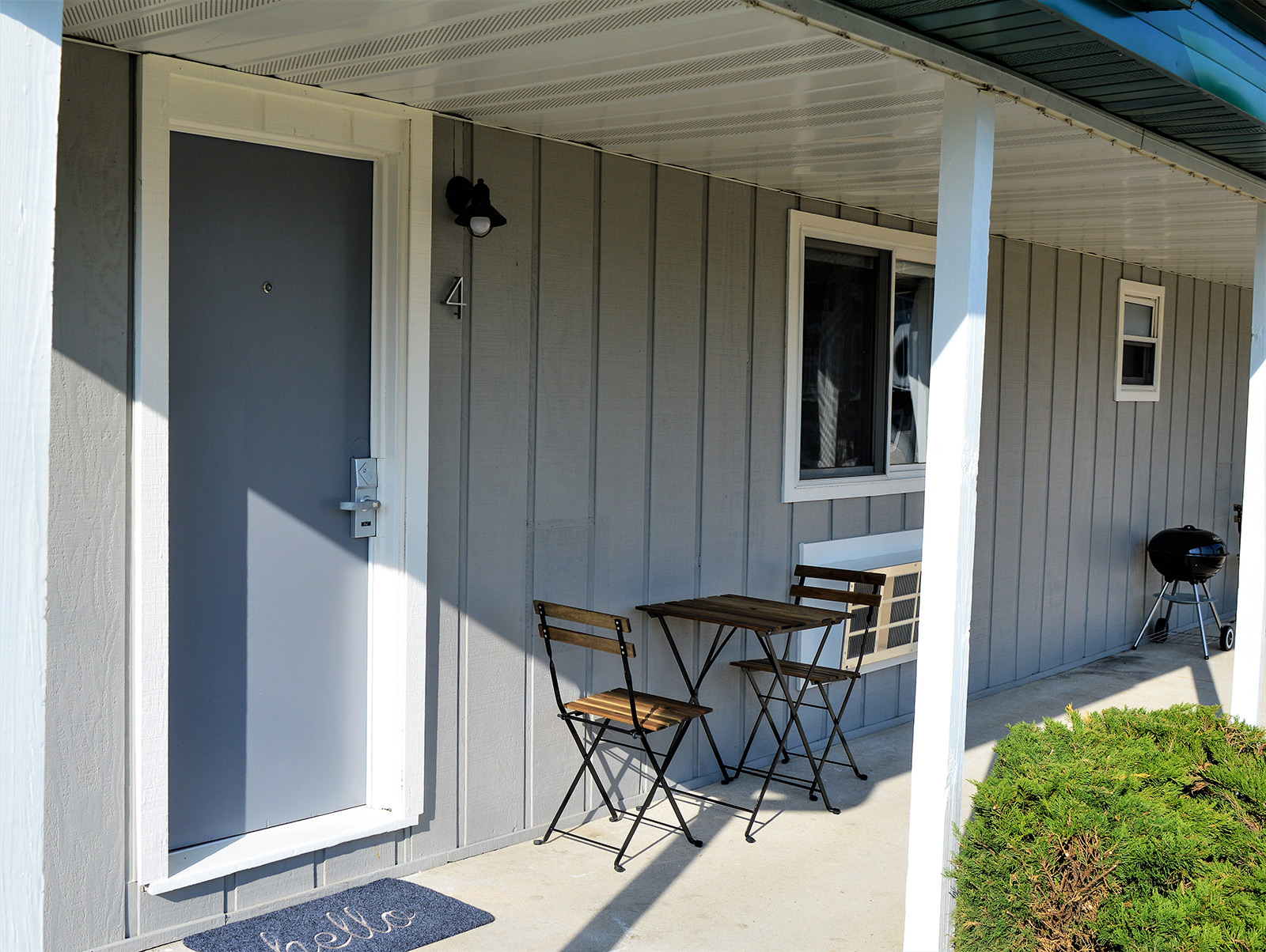 Outdoor sitting area Coastal Suites Resort Michigan