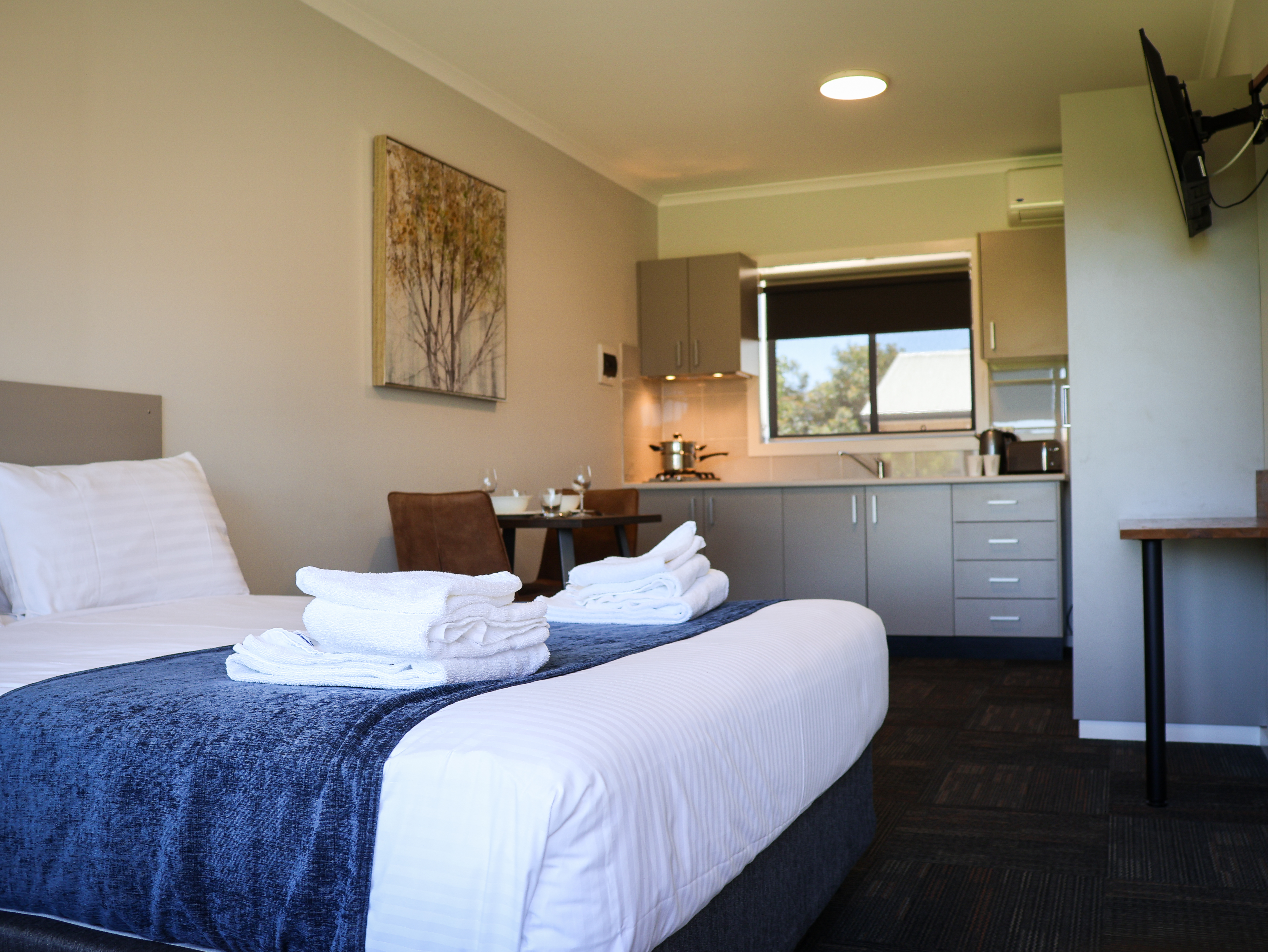 Queen Studio Apartment