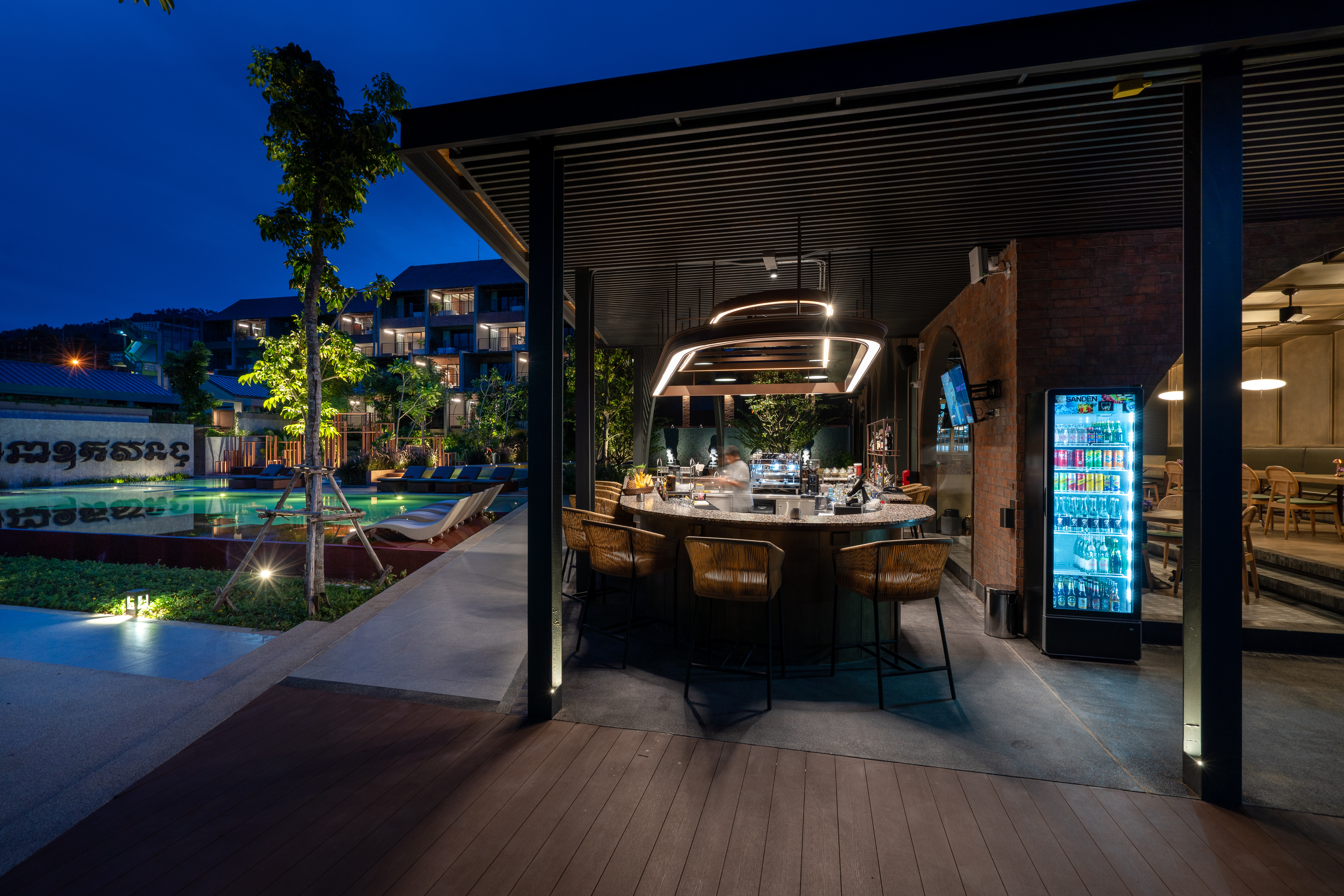 Pool bar in Thai Fight Hotel บาร์ริมสระน้ำในโรงแรมไทยไฟท์