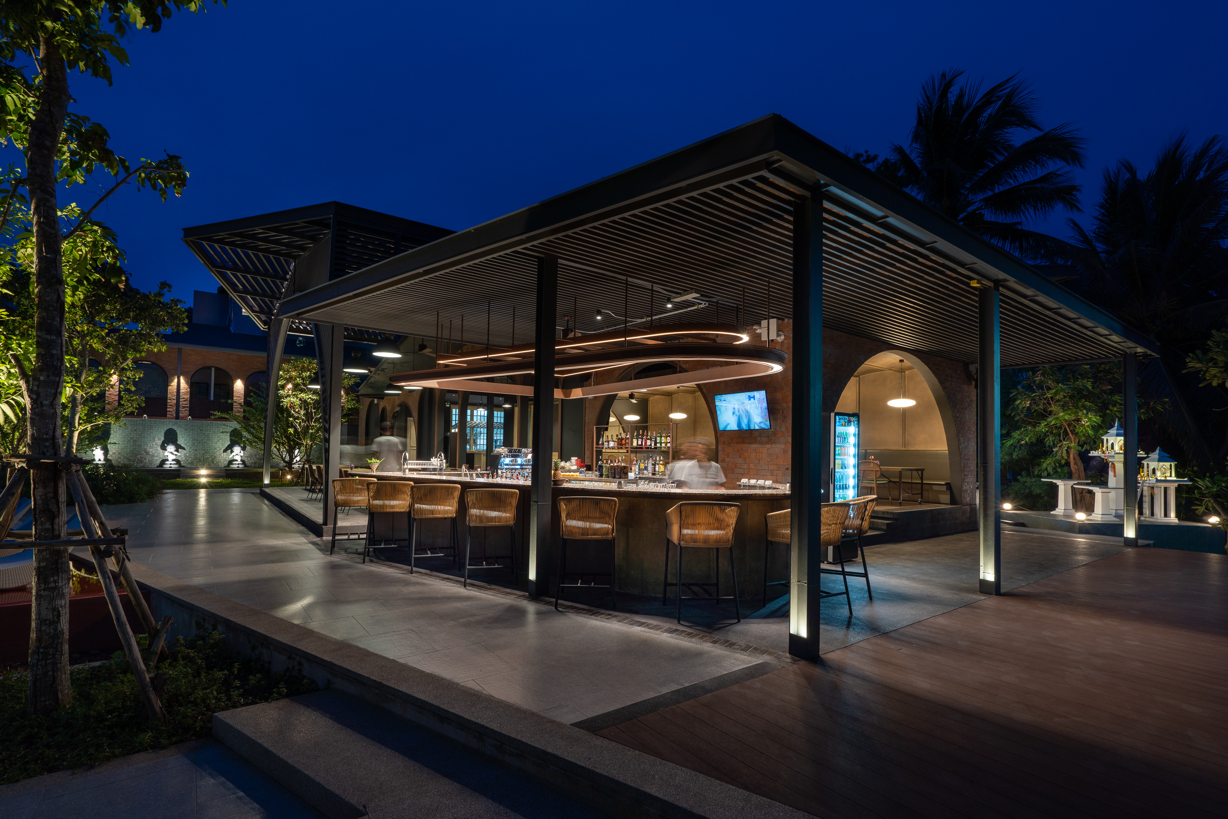 Pool bar in Thai Fight Hotel บาร์ริมสระน้ำในโรงแรมไทยไฟท์