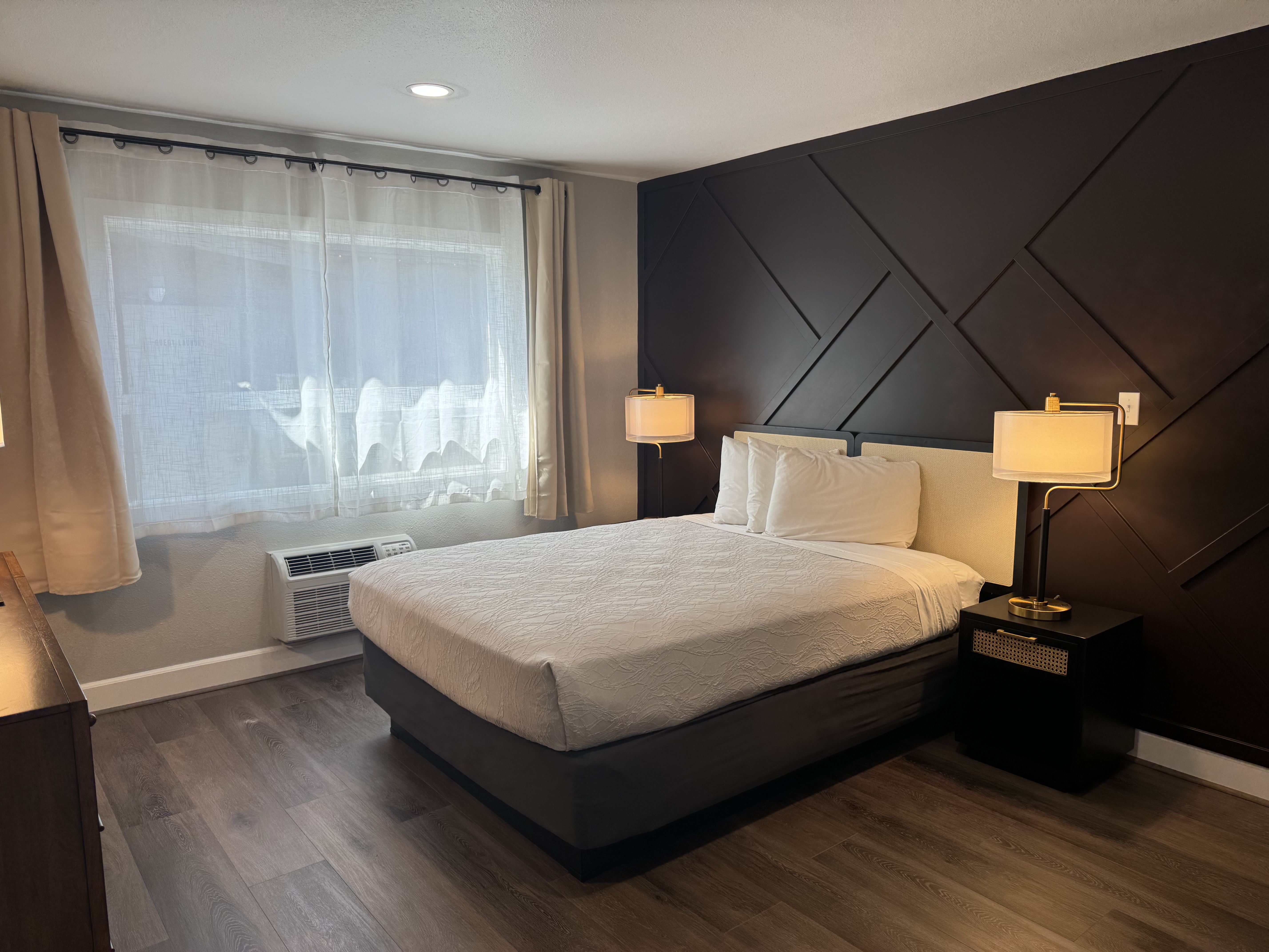 One Bedroom Queen with Living Room