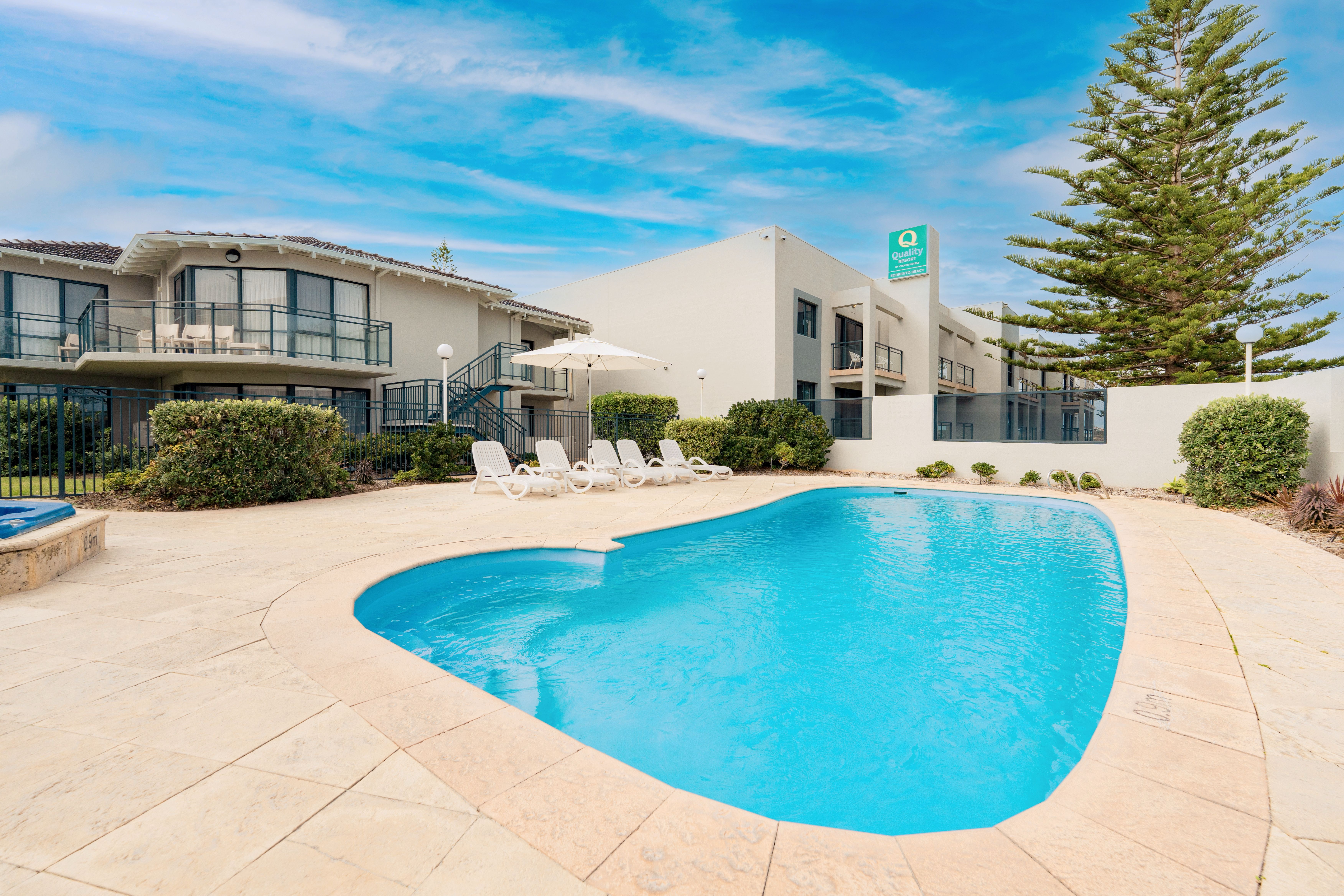 pool at quality resort sorrento beach looking at the resort