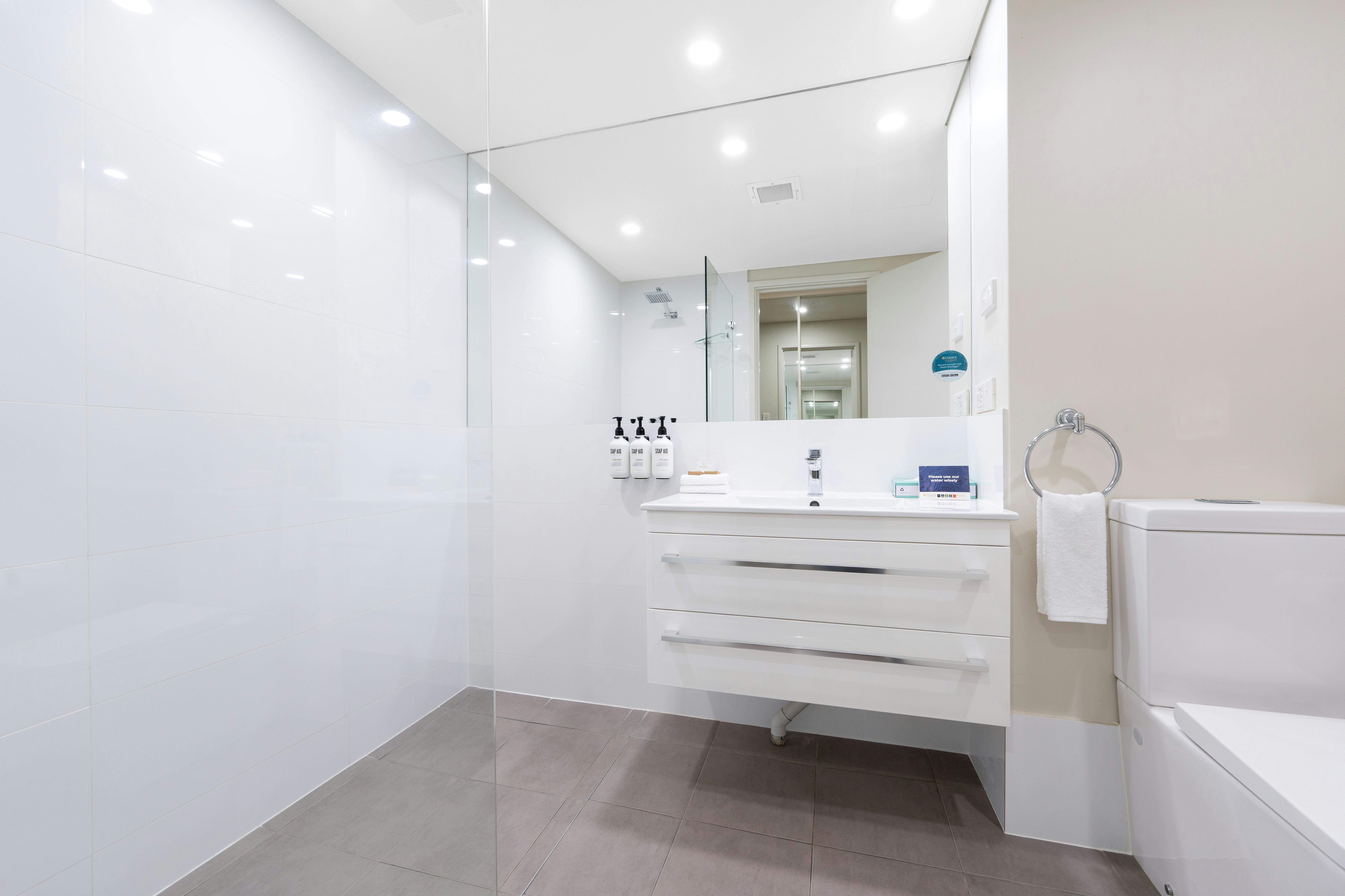 quality resort sorrento beach renovated bathroom 2023