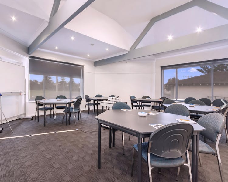 conferencing room at quality resort sorrento beach 2