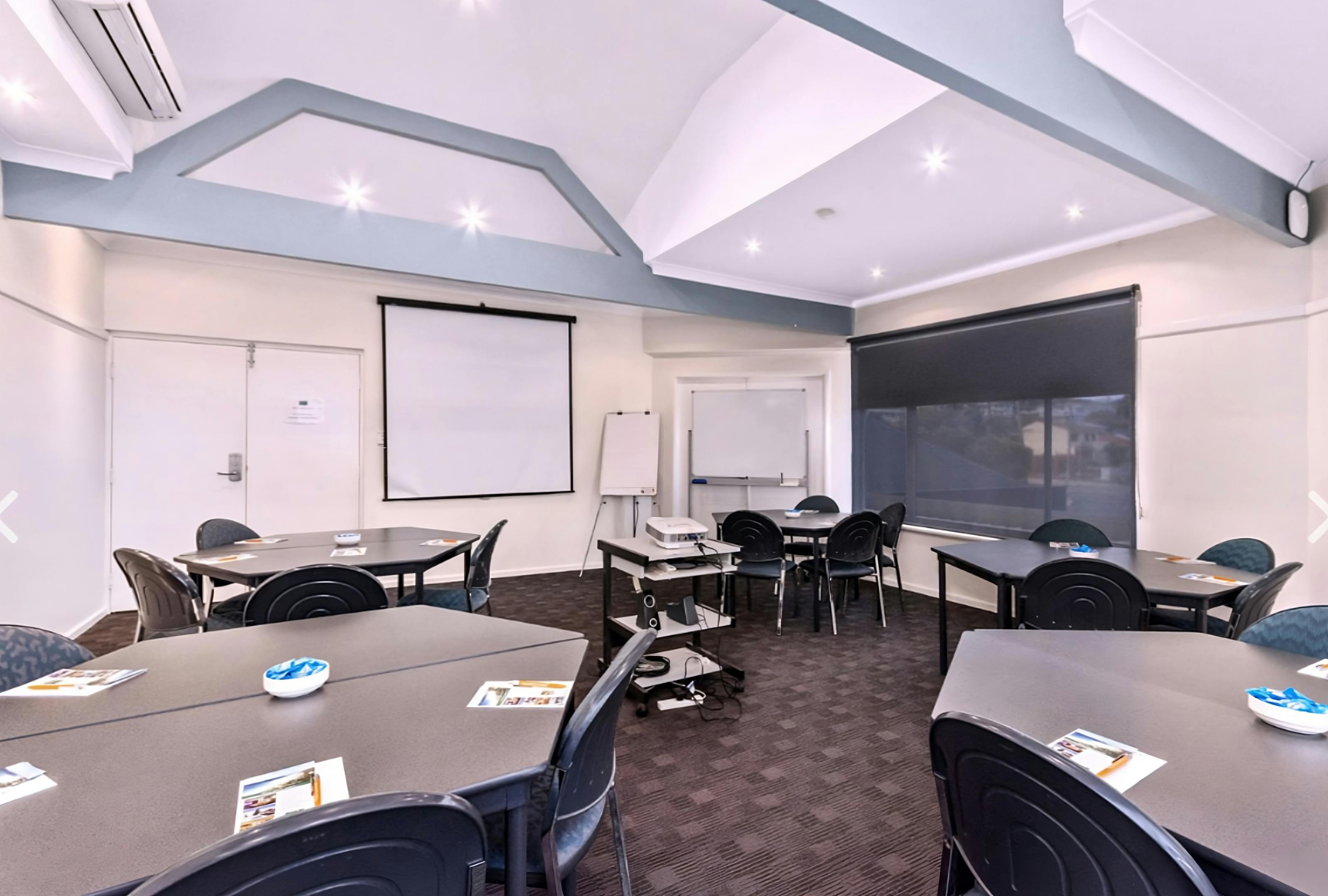 conferencing room at quality resort sorrento beach 1