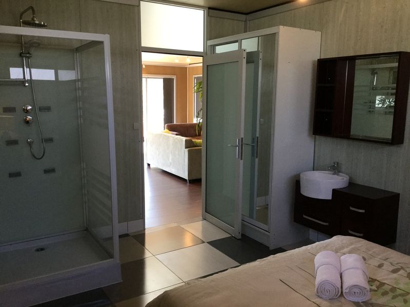 Ensuite to the bedroom.