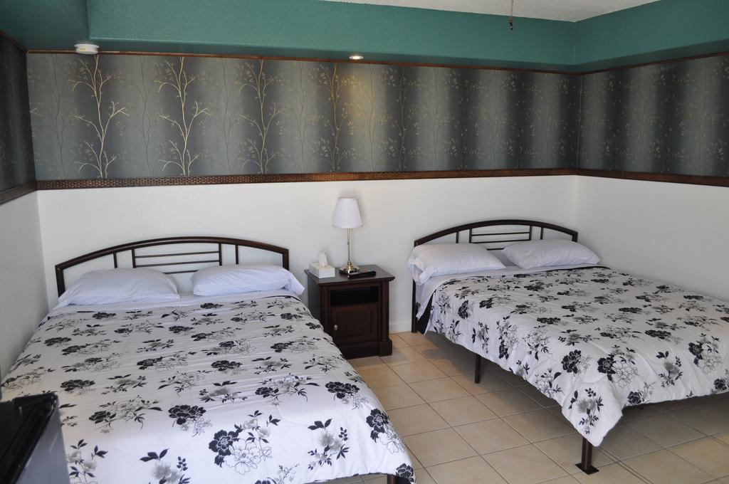 Deluxe Queen Room With Two Queen Beds | K7 Bed And Breakfast