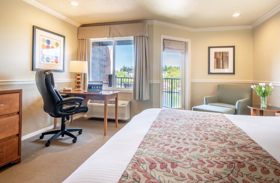 Century Hotel, lakeside, Tualatin, Lake View, King Room, work desk, Large screen TV, complimentary wifi