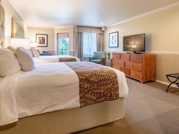 Century Hotel, Tualatin, Double Queen room, work desk, Large screen TV, complimentary wifi