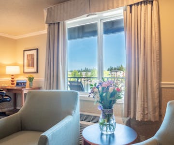Century Hotel, Tualatin, Oversized King room, lake view, lakeside,View