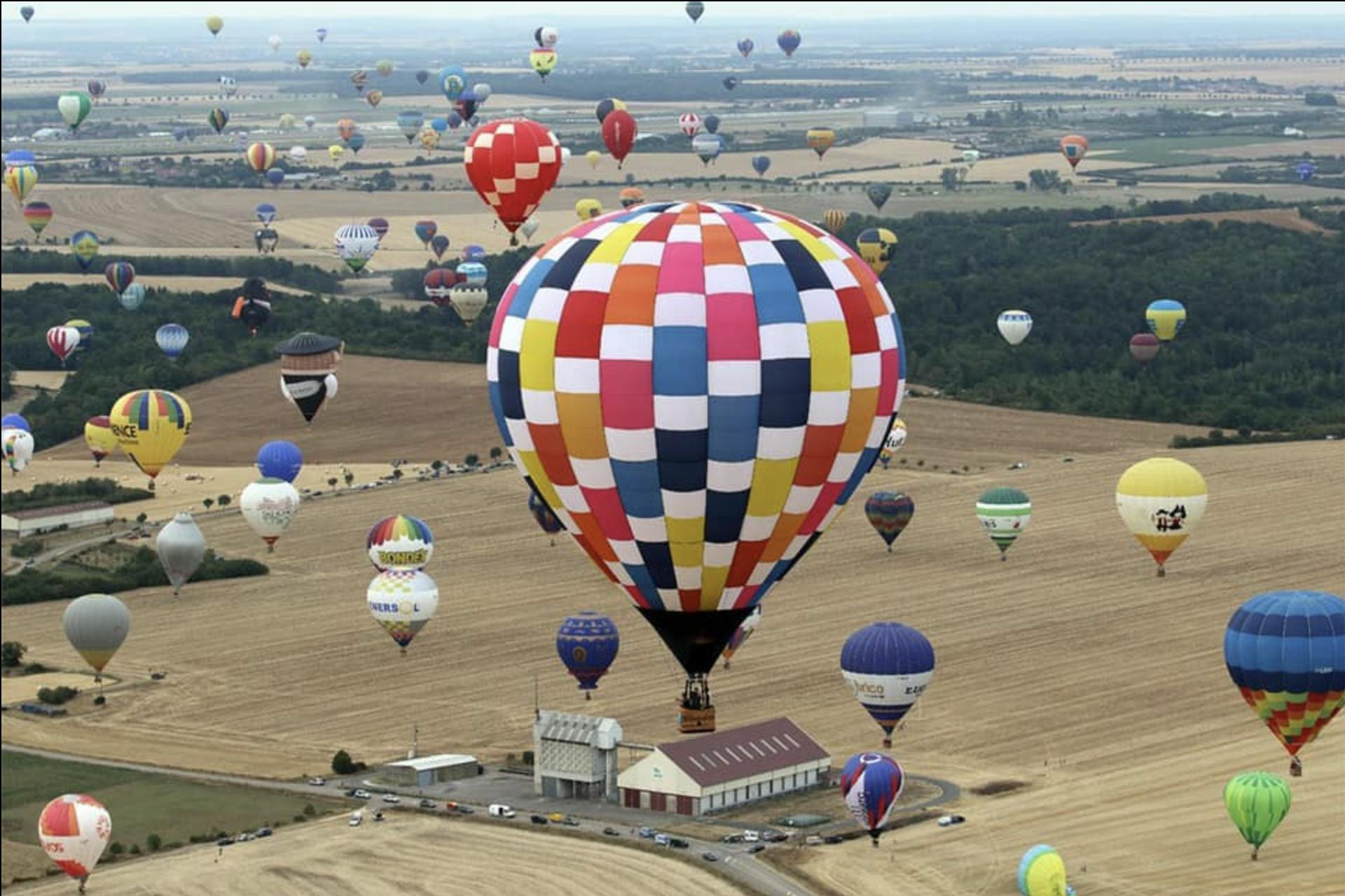 Festival of outlet balloons
