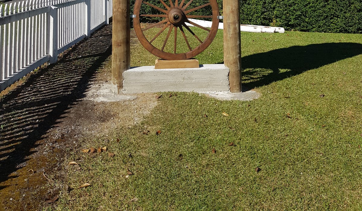 Coromandel wagon wheel signage