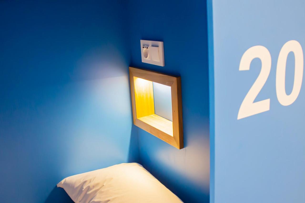 Luz y enchufe interior de la litera