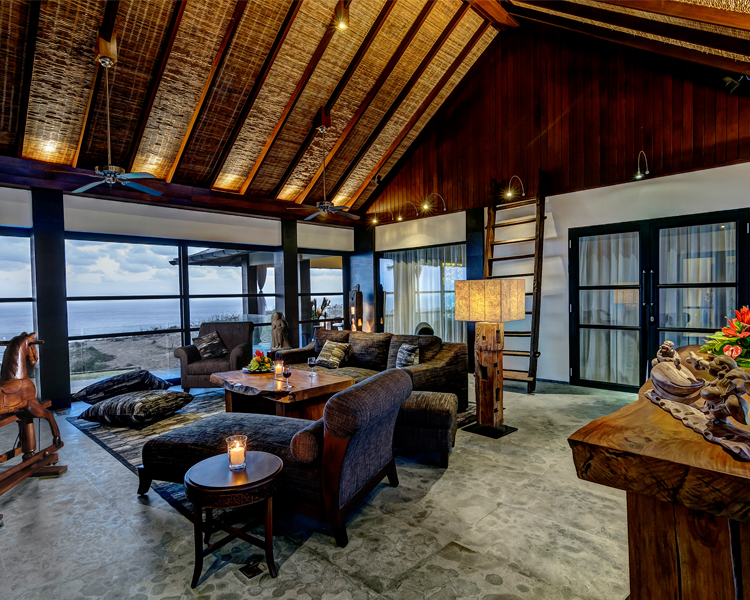 PRIVATE VILLAS OF BALI - Tirta Kencana - Spa suite living room and ocean view terrace