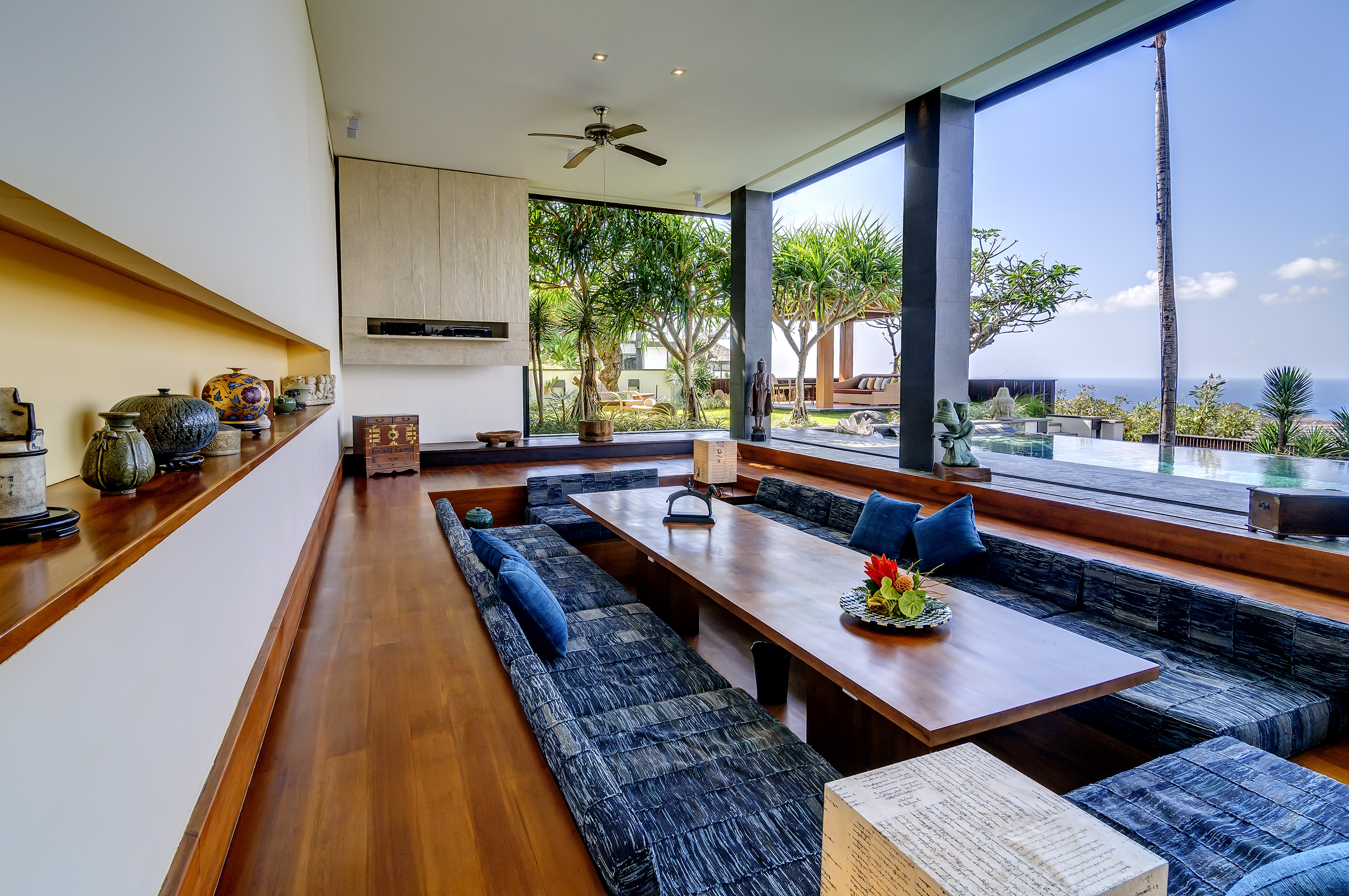 PRIVATE VILLAS OF BALI - Villa Tirta Kencana - Japanese dining and entertainment room