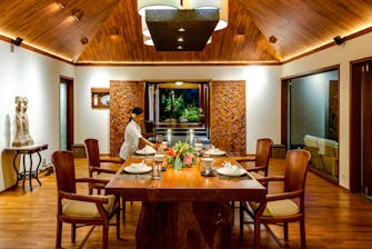 PRIVATE VILLAS OF BALI - Villa Frangipani - Dinner setting main dining room