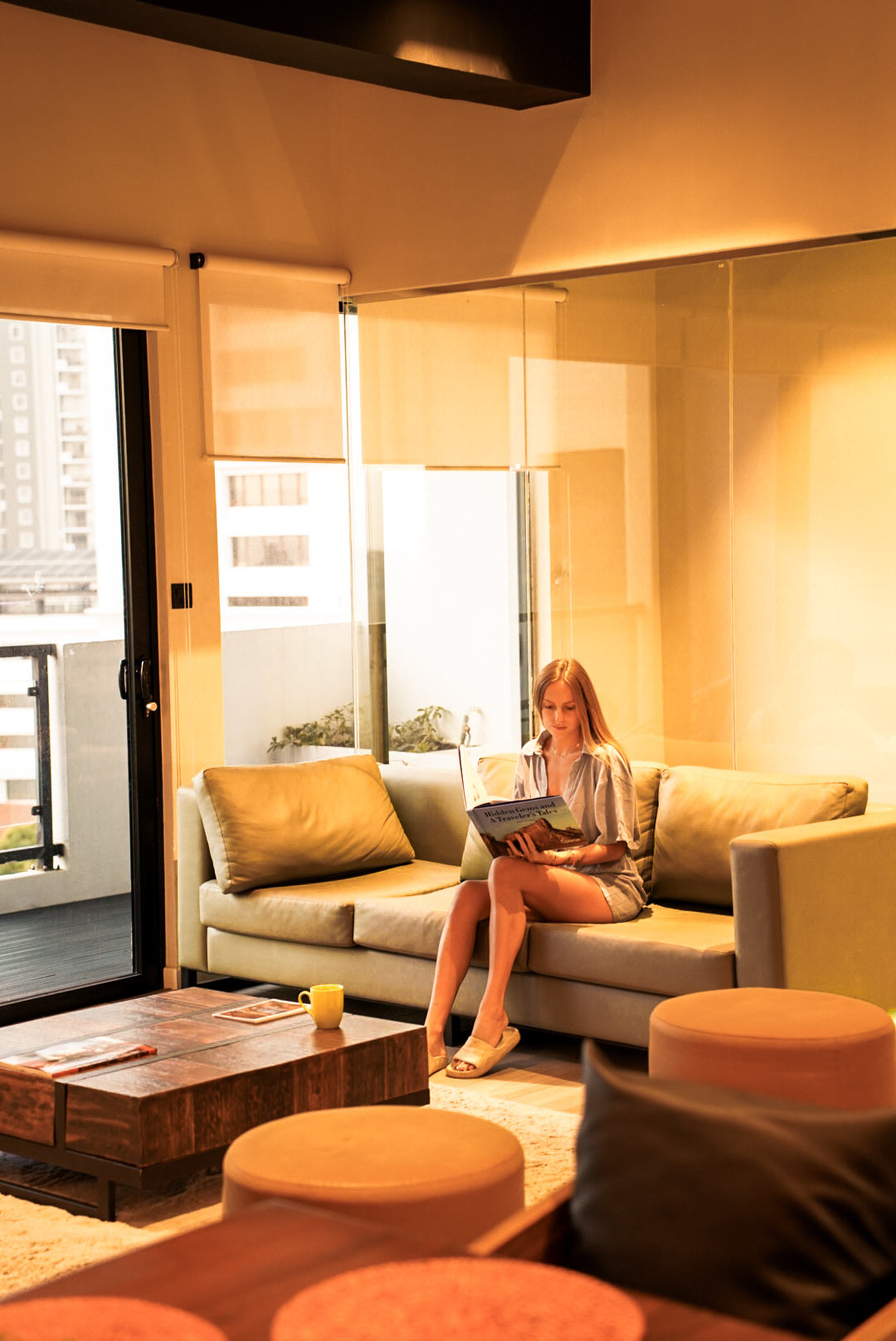 Penthouse フーディー(Black) Mサイズ 4 Bedroom Penthouses in DTLA | Unit 5805 - THEA at Metropolis