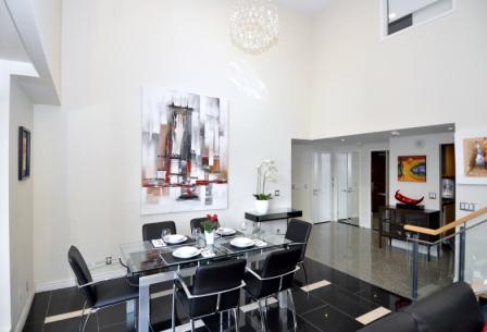 Yonge Suites Deluxe Split Level 2 Bedroom Penthouse H Dining Room