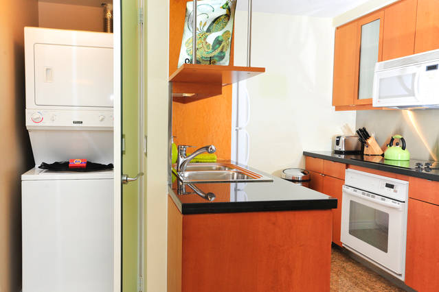 Yonge Suites One Bedroom Suite Fully Equipped Kitchen and Ensuite Laundry