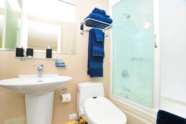 Yonge Suites One Bedroom Suite Ensuite Bath