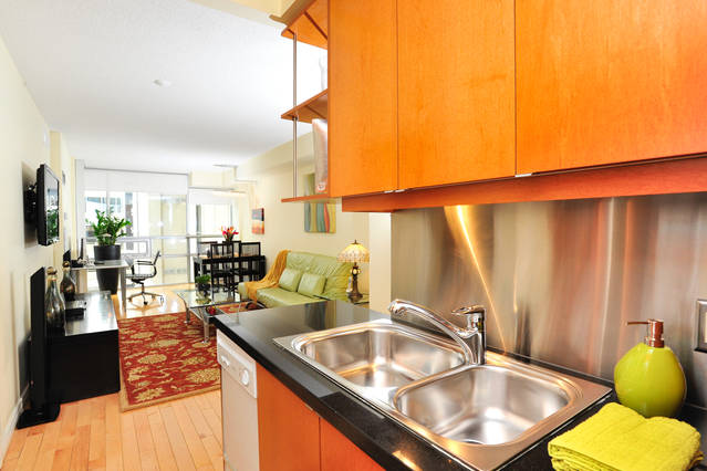 Yonge Suites One Bedroom Suite Kitchen and Living / Dining Rooms