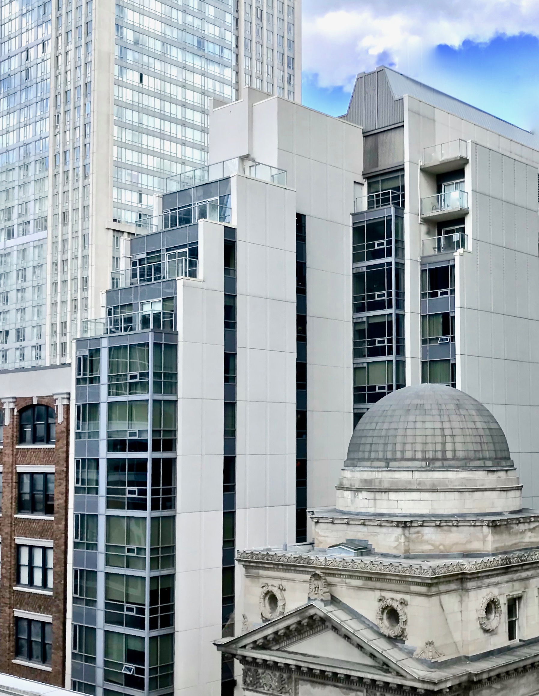 Yonge Suites Exterior