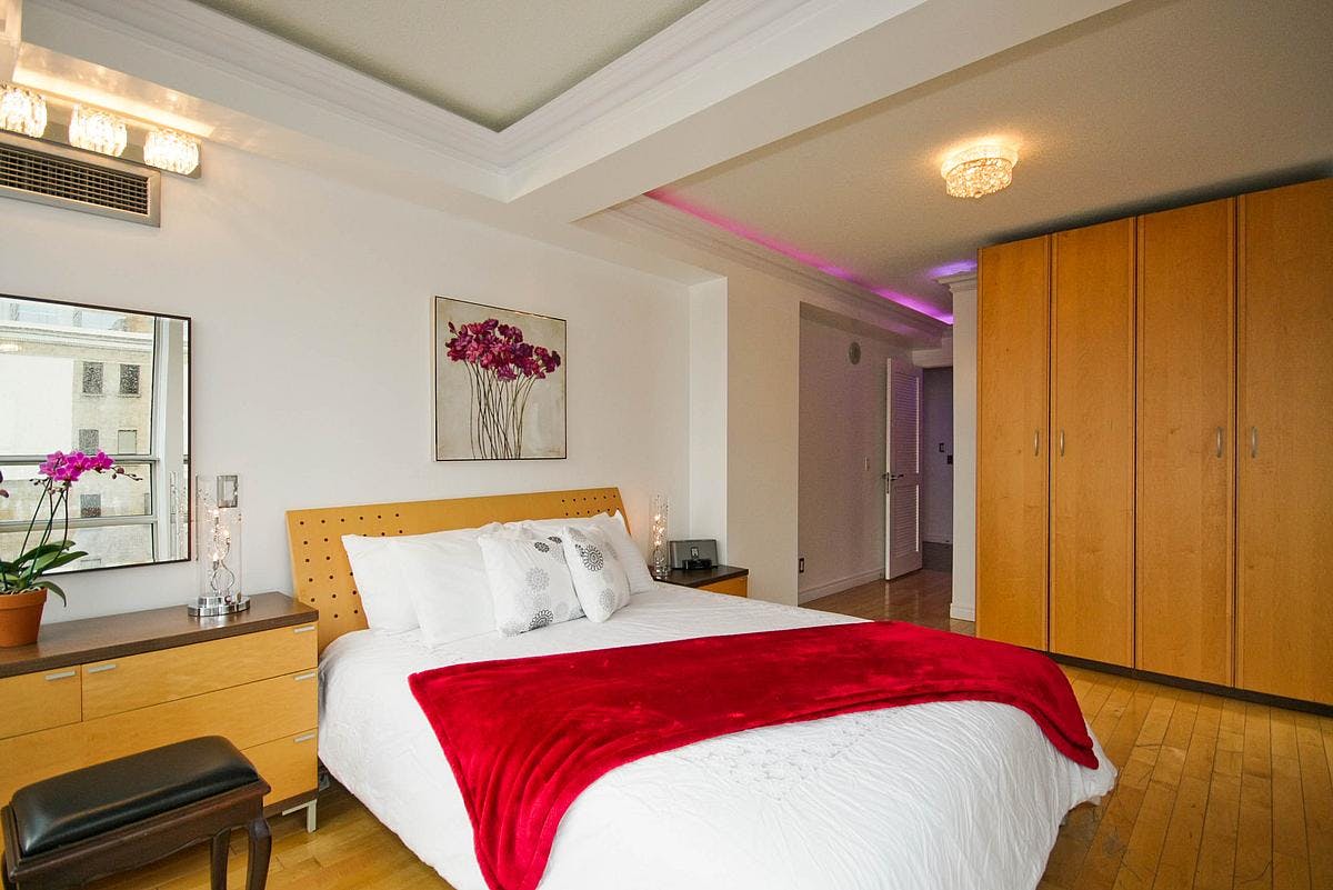 Yonge Suites Split Level 2 Bedroom Suite Penthouse E Master Bedroom