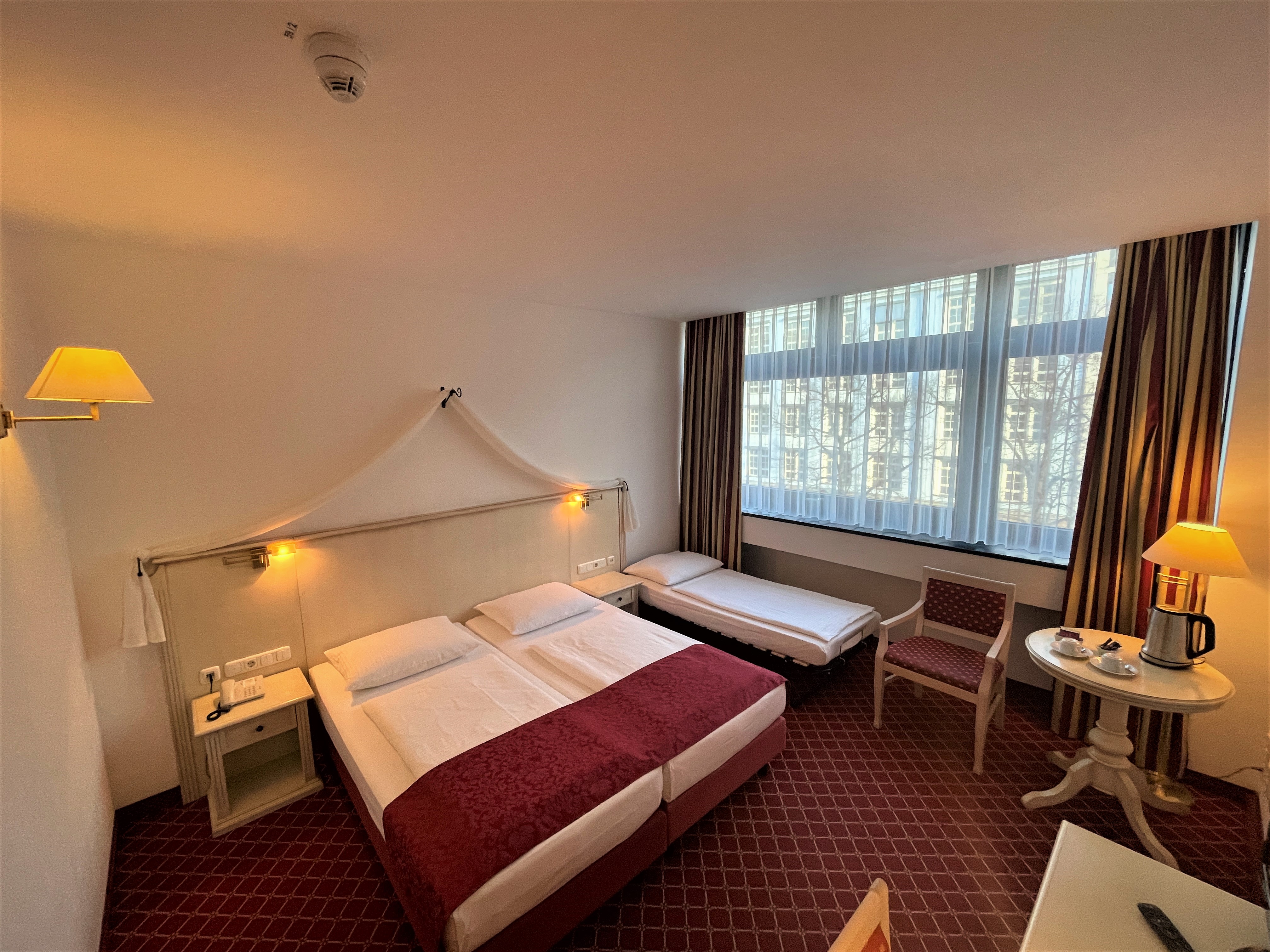 TRIPLE ROOM