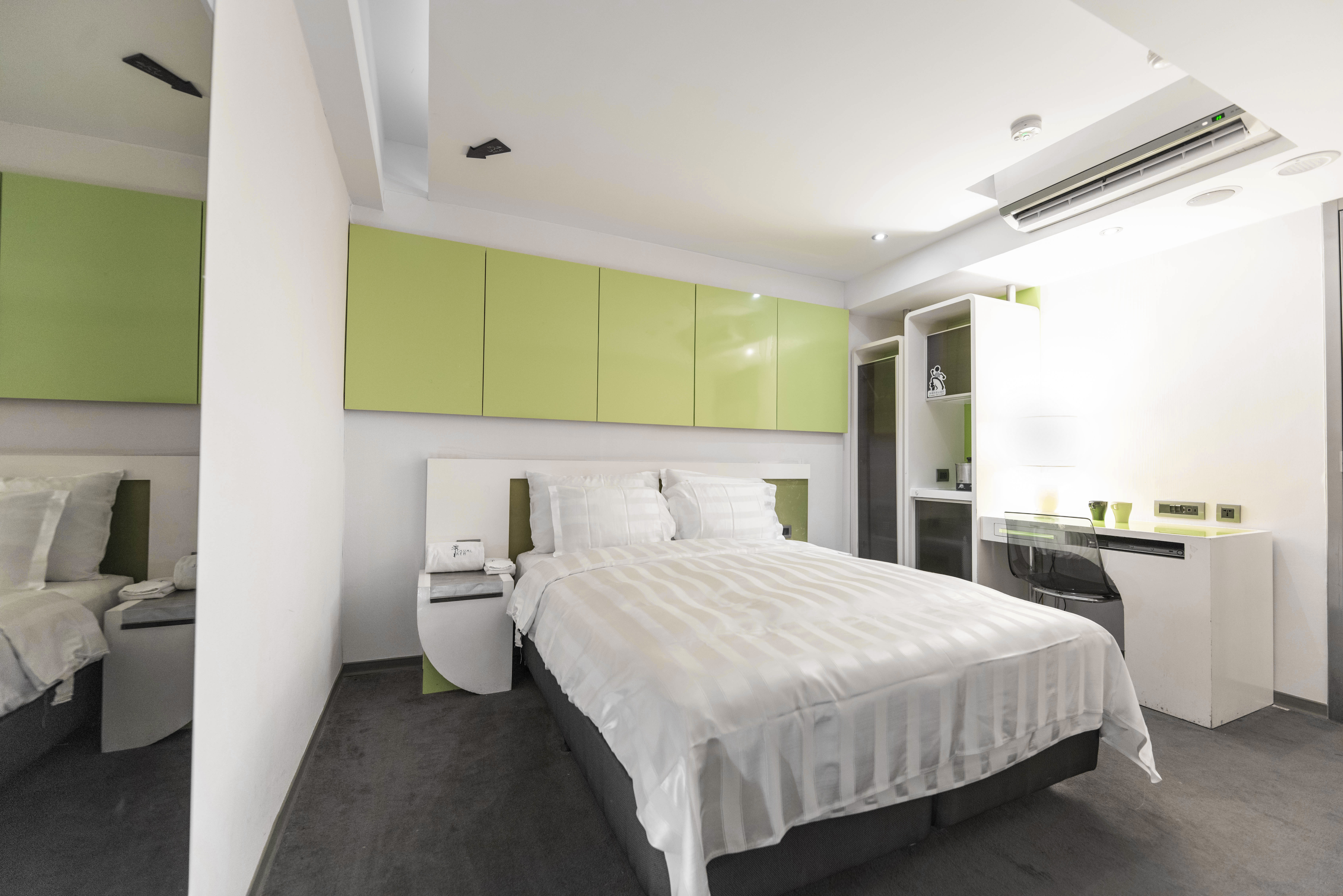 Superior Double No Window