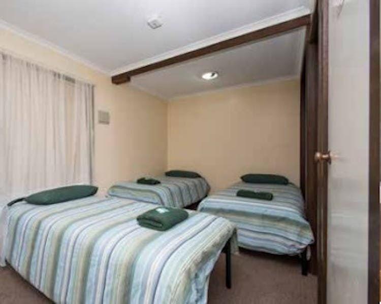 Bedroom, Cabin, Leigh Creek Outback Resort, Flinders Ranges accommodation