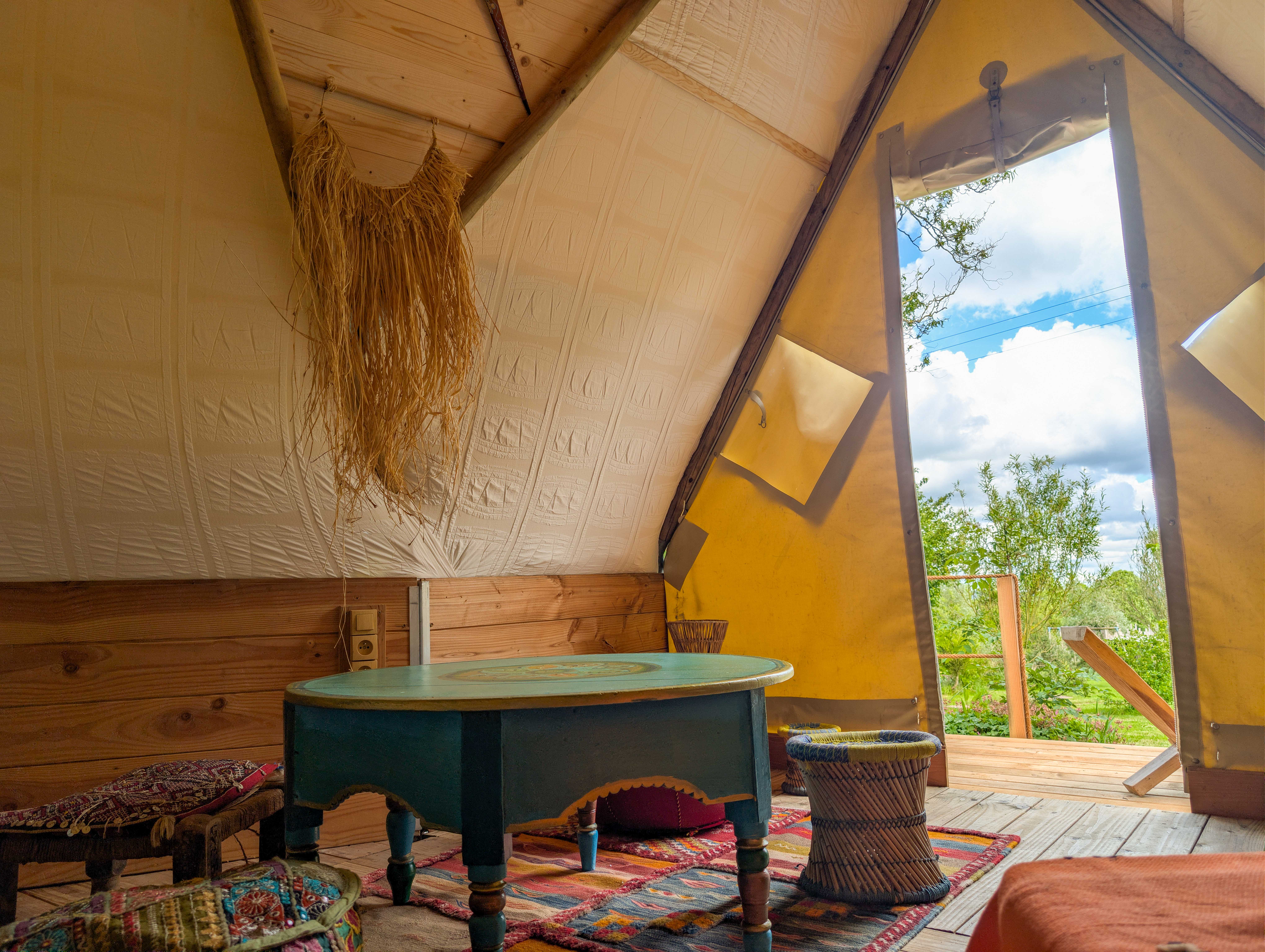 Au-Bonheur-Nomade vue intérieure du Tipi Trappeur